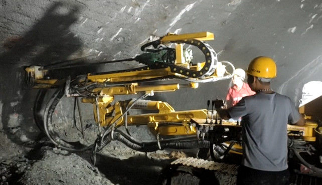Tünel İnşaatı Çarpıcı Tipi Kaya Buhranı 18kw Çarpışma Gücü R32/R38/T38/T45 Şank