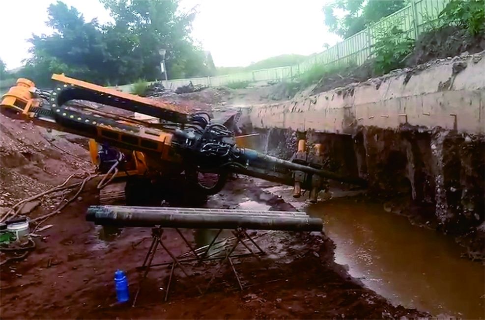 Tünel İnşaat Madencilik matkap makinesi 4.5m Yatay Yükseklik R32/R38/T38/T45 Şank