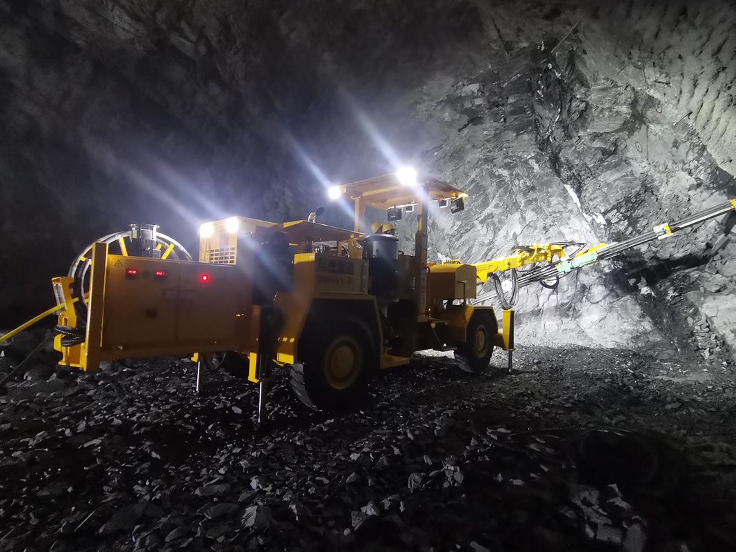 13500kg Tunnel Rock Bolts Uygulanabilir Kesim Alanı 6645mm*6060mm'de Yeraltı Maden Geliştirmesi için Yüz Borma Rig